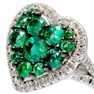 _anello-a-cuore-in--oro-bianco-con-smeraldo-e-diamanti-carini-gioielli